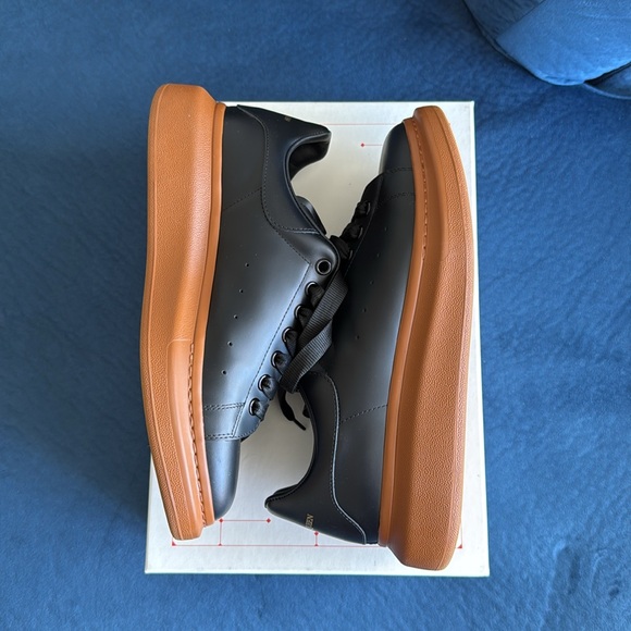 Alexander McQueen Black & Tan Larry Contrast
Sole Platform Sneaker Size 44 US 11 - Picture 6 of 11